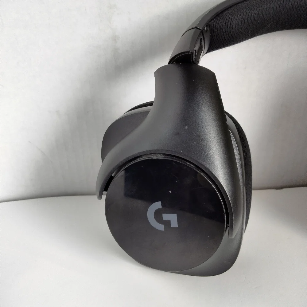 Logitech G533 Wireless DTS 7.1 Surround Gaming Headset. Included USB power cord